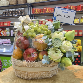 Giỏ quả trái thành kính kết hợp sen trắng