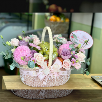 Giỏ hoa quả tone hồng tím